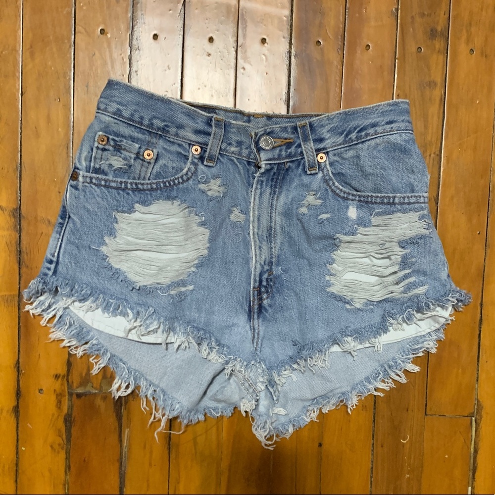 Levi Distressed Hi Rise Cut Off Jean Short